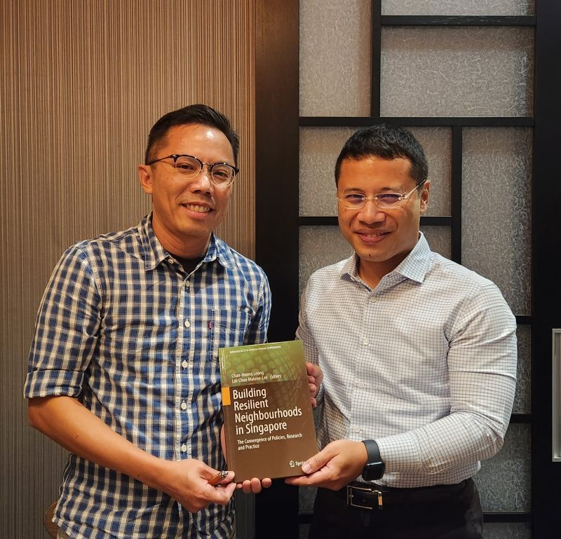 Dr Leong (left) with Mr Desmond Lee, Minister for National Development