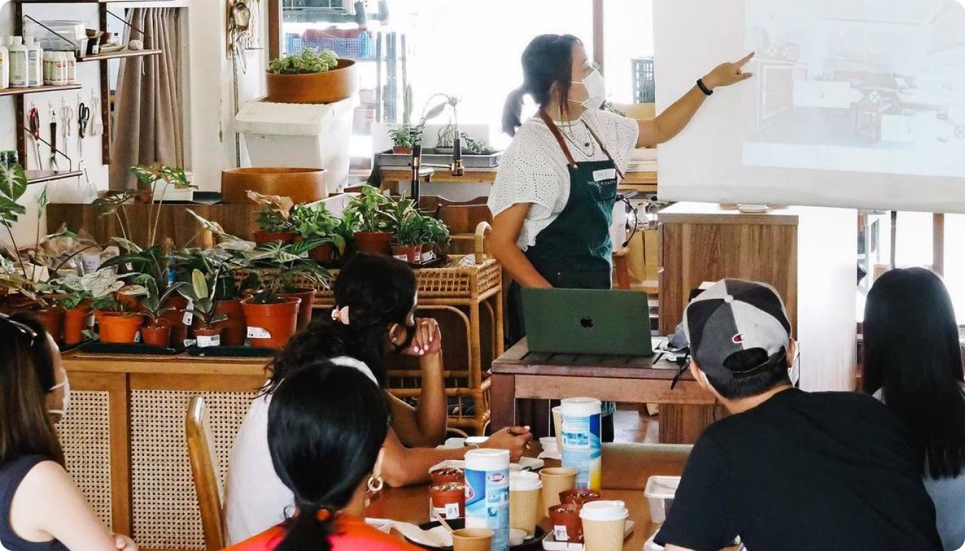 Aristia leading an interactive workshop with PottaPlanta clients, exploring creative ways to transform plants into artful expressions.