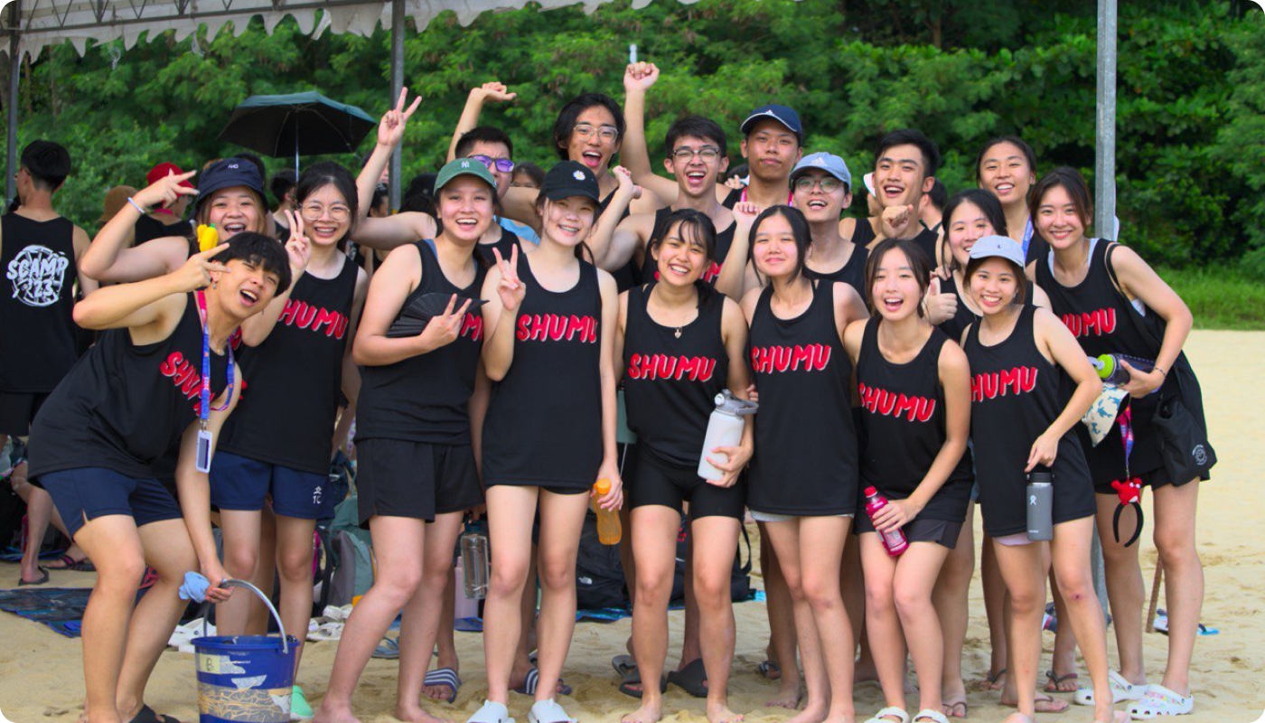 Aristia (back row, first from left) as Vice-President (Freshmen Orientation Projects) with fellow orientation group leaders and freshmen at Sentosa for NUS Science Camp (SCAMP) 2023.