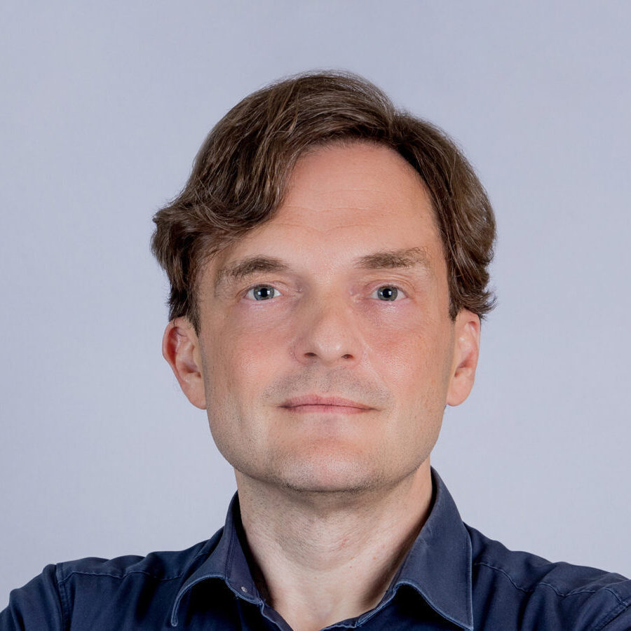 Emanuel-Mayer-29-Halfbody-scaled